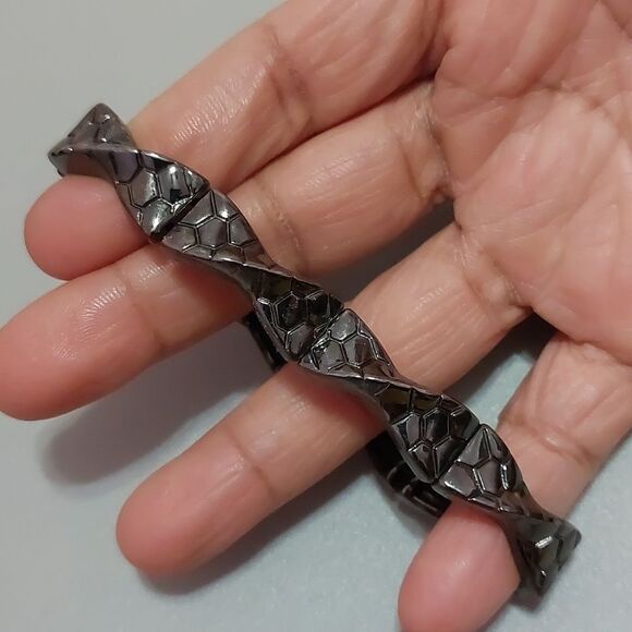 Lia Sophia Sync Swivel Hematite Tones Stretch Bracelet - Picture 3 of 5